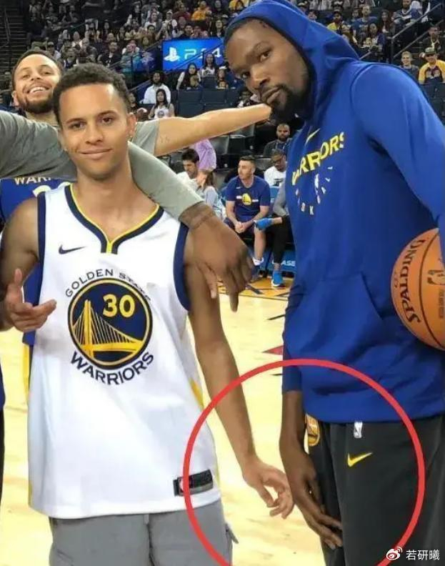 为何说普通人打不了NBA？看完这8张照片，你就有答案了|斯蒂芬·库里|奥尼尔|格里芬|凯文·杜兰特|金州勇士队_新浪体育_新浪新闻